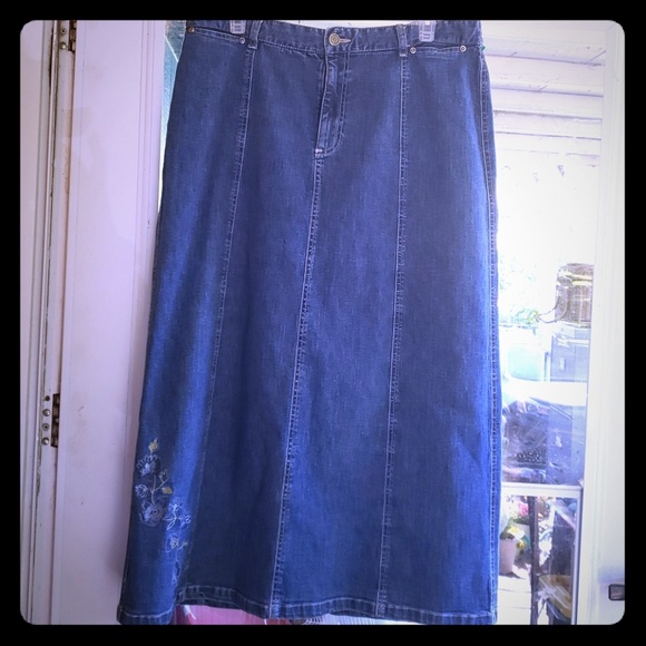 Skirt - Picture 1 of 4